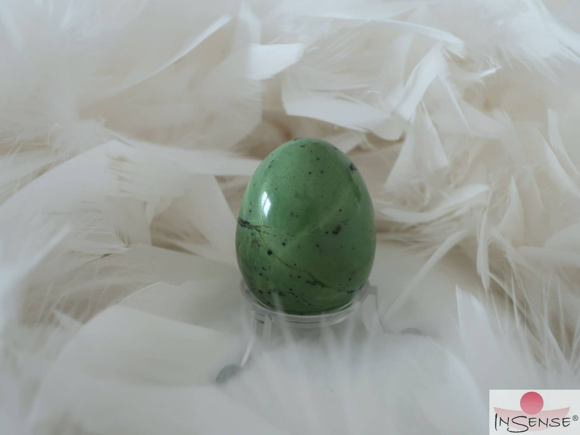 Deko-Ei Nephrit (Polar-Jade) - 4,5 x 3,4 cm - gebohrt
