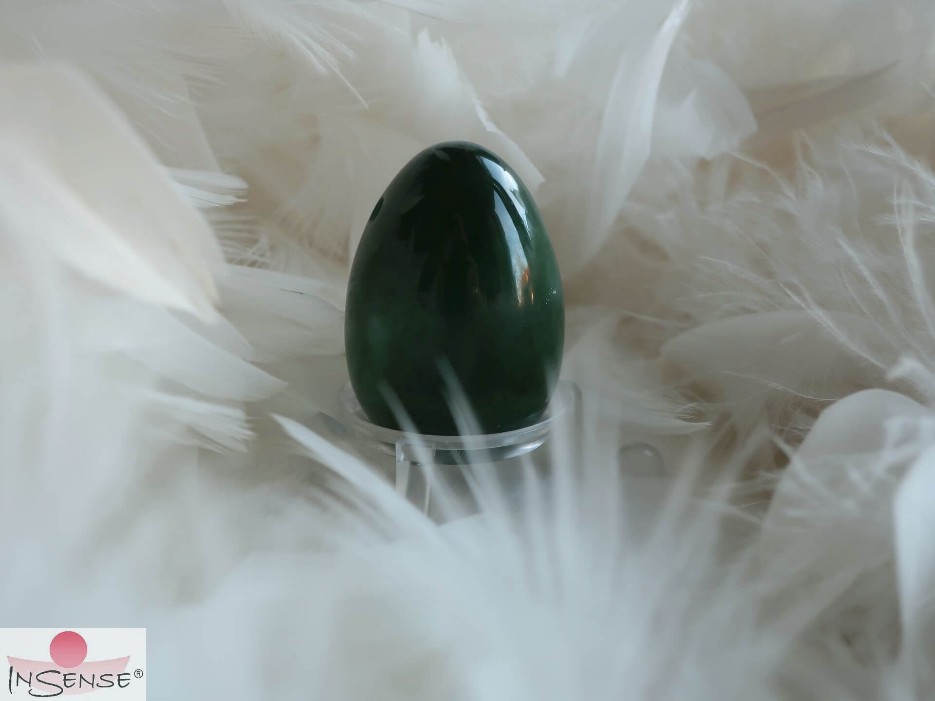 Yoni-Ei Nephrit (Polar-Jade) - 4,3 x 2,9 cm - gebohrt