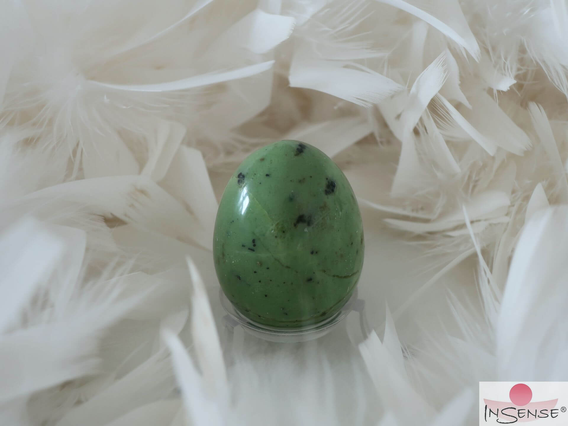 Deko-Ei Nephrit (Polar-Jade) - 4,5 x 3,4 cm - gebohrt